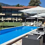 Tiziana 3* لوزون